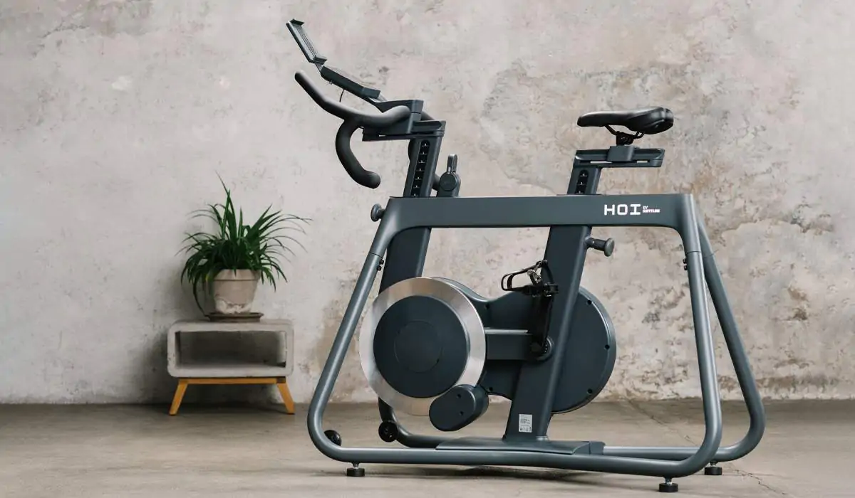 Optimal für regelmäßiges und intensives Indoor Cycling bei dir zu Hause ist unser HOI SPEED, das sowohl für Neueinsteiger geeignet ist als auch den Ansprüchen ambitionierter Indoor-Biker sowie Athleten gerecht wird. 