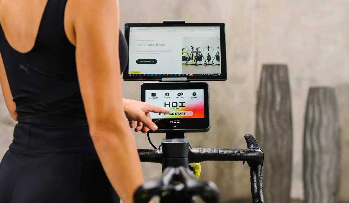 Mit den integrierten Bildschirmen (bei dem HOI FRAME & FRAME+ Bikes mit 7-Zoll Touchscreens) und Handy- sowie Tablet Halterungen verlierst du deine Ziele während des Trainings nie aus den Augen.