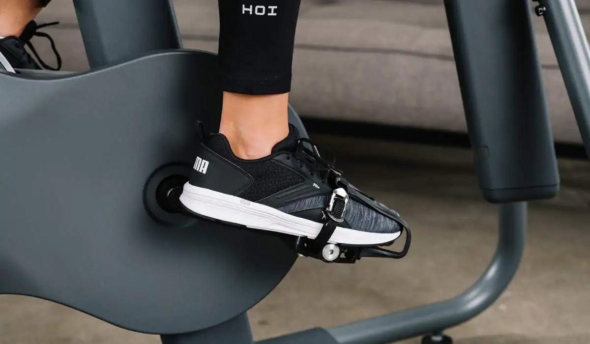 Ob mit gewöhnlichen Sport- oder Rennradschuhen, die SPD-Kombiclick-Pedale bei allen drei HOI FRAME Modellen bieten dir volle Flexibilität.